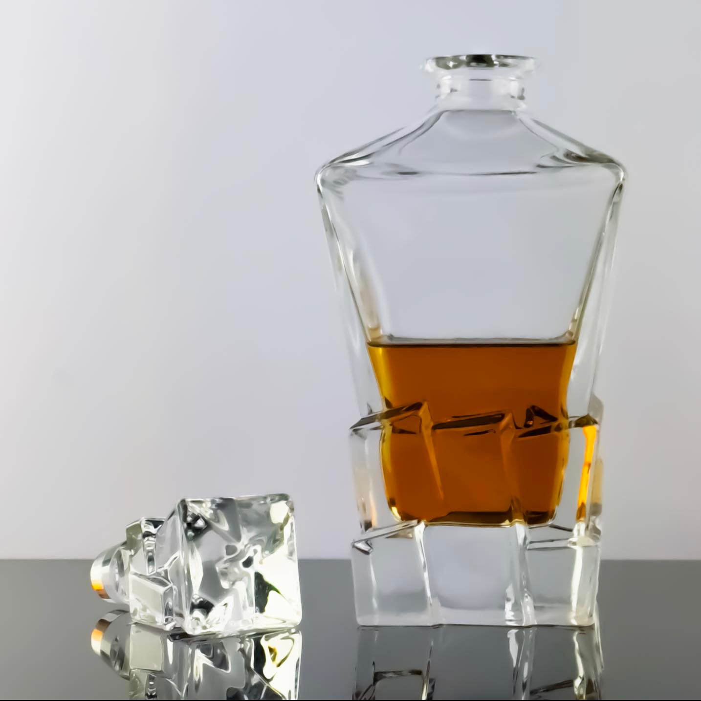 Rock Bottom Whisky Decanter and 4 Glass Set - Solkatt Designs 