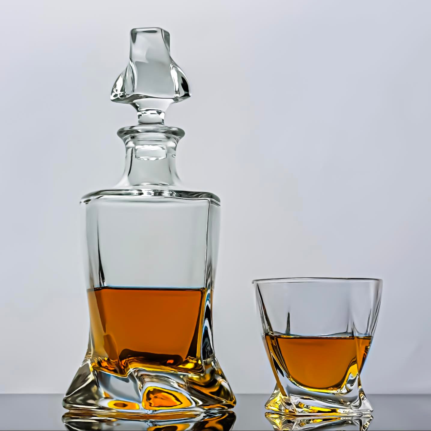 Twisted Crystal Glass Whisky Decanter and 4 Glass Set