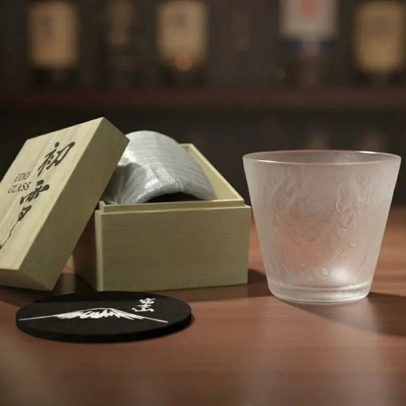 Hazy Snow Whisky Glass paired with a foam coaster and wooden gift box, highlighting the full gift set.